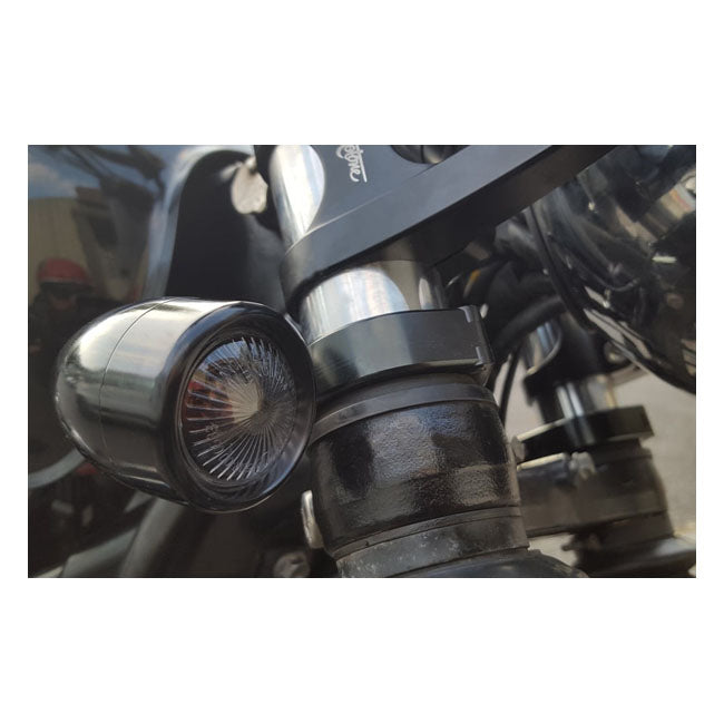 Motone Wrap-around Turn Signal Brackets, 35mm Forks – All Models with 35mm Forks