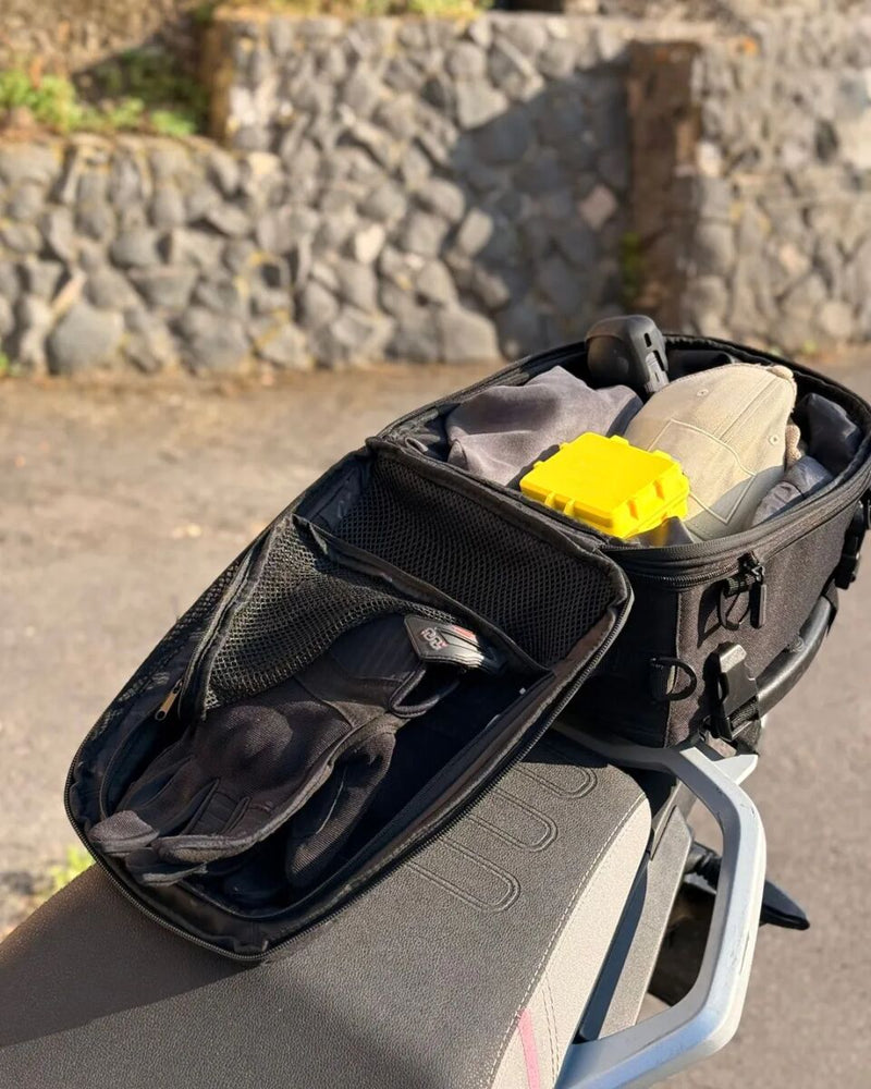 OJ Atmosfere Metropolitane S.r Rear Plus Bag (11-19 Liters) - Black